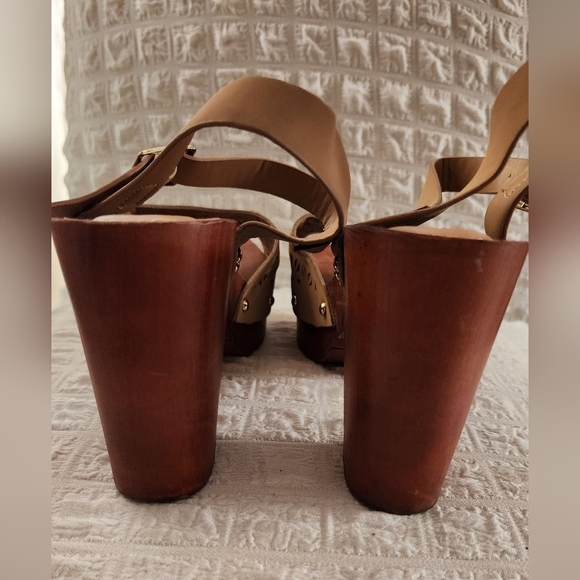 Olivia Miller Tan Platform Sandals - Picture 7 of 8